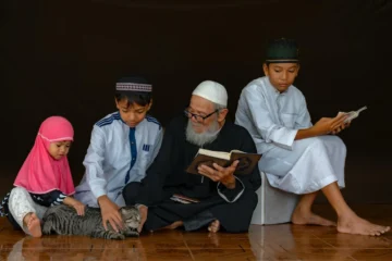İslam'a Göre Çocuk Eğitimi: Peygamberimizin Tavsiyeleriyle Bir Rehber