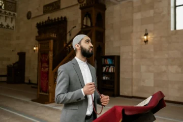 Namazdaki Huzuru Arttırmak: Yaygın Hatalar ve Düzeltme Yolları