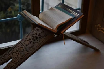 Kur'anı Kerim'i Anlamak: Ayetlerin Işığında Hayata Yön Vermek