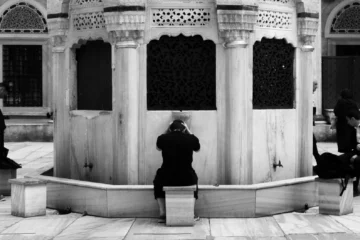 Namaz Rehberi: Adım Adım Abdest ve Namaz Kılınışı