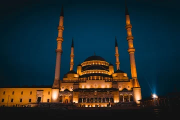 Mübarek Günler ve Geceler: Kandillerin ve Dini Bayramların Anlamı