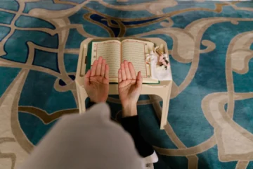 Huzur Veren Dualar ve Zikirler: Günlük Hayatımıza Yansımaları