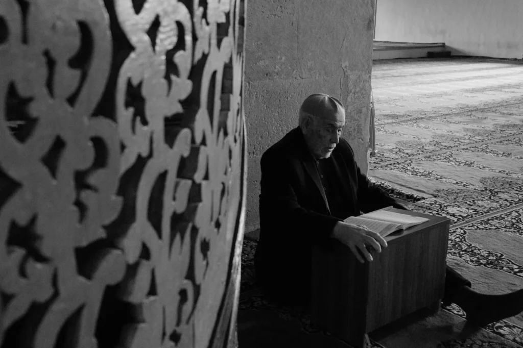 Namazın Faziletleri ve Doğru Kılınışı: Adım Adım Uygulama Rehberi