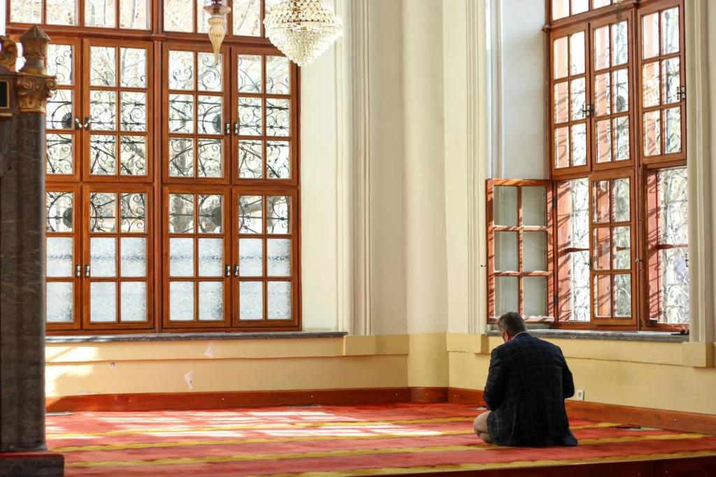 Adım Adım Namaz Kılma Rehberi: Doğru ve Huzurlu Bir İbadet