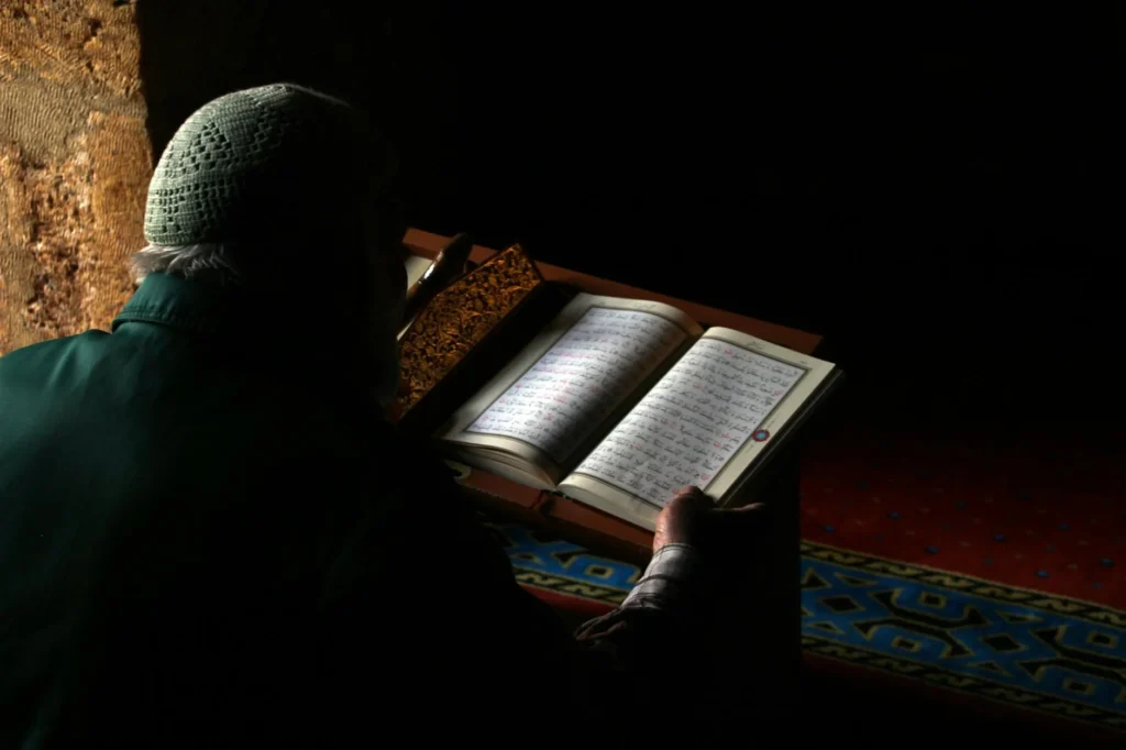 Kur'anı Kerim'i Anlamak İçin İlk Adımlar: Tefsir ve Tilavet Rehberi