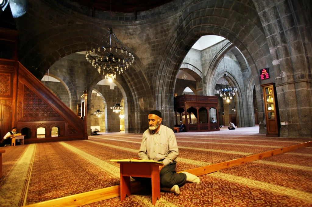 Kandil Geceleri ve Dini Günler: Müslümanlar İçin Manevi Fırsatlar