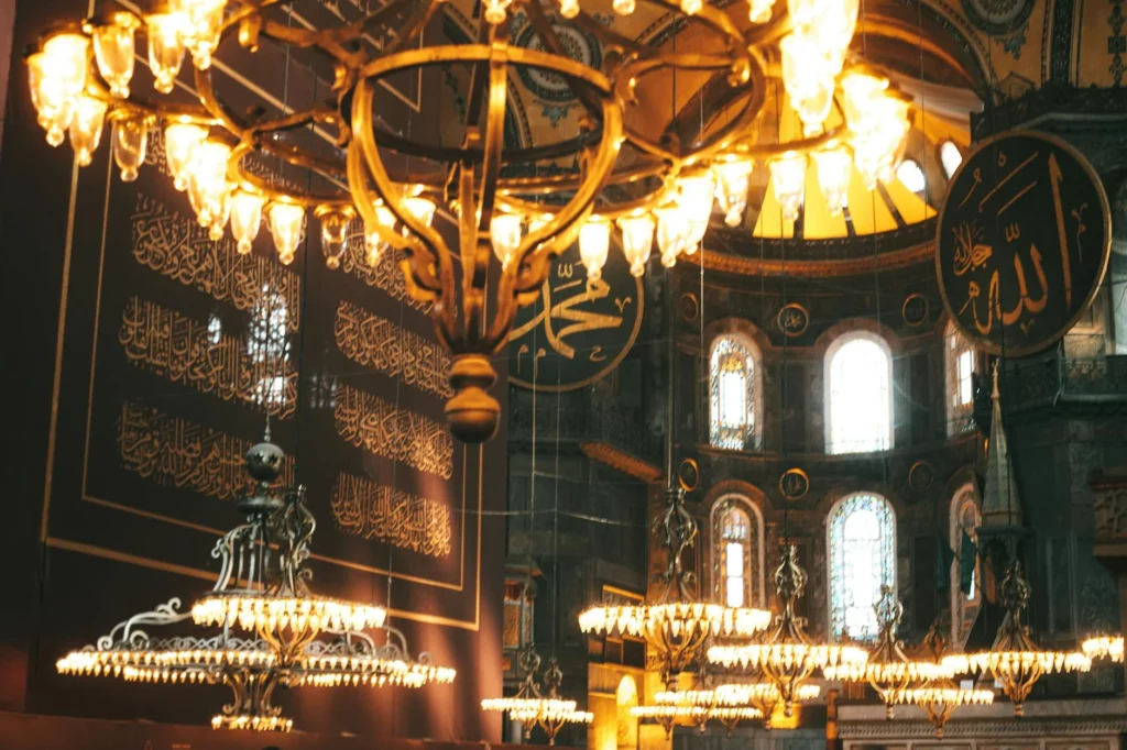 Ramazan Ayı ve Bayrak Geceleri: Dini Günlerimizin Anlamı ve Önemi