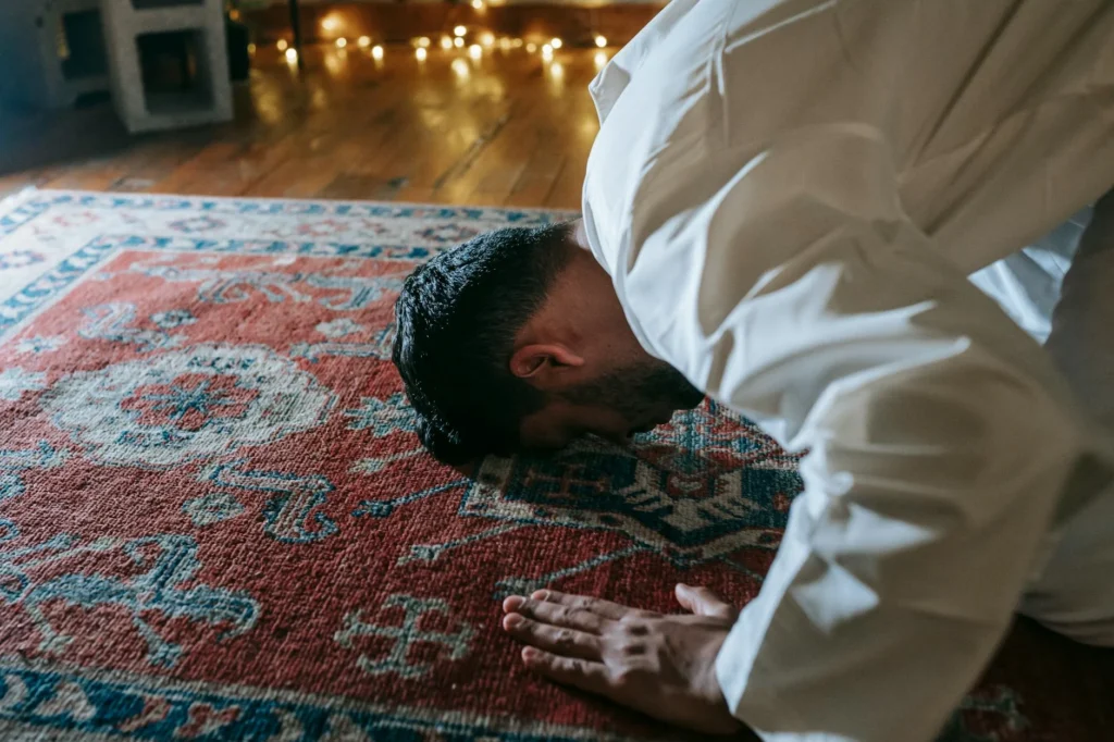 İslam Ahlakında Güzel Huy Edinmenin Yolları