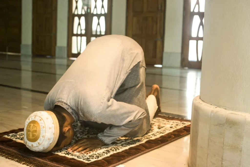 Adım Adım Namaz Rehberi: Yeni Başlayanlar İçin Pratik Bilgiler
