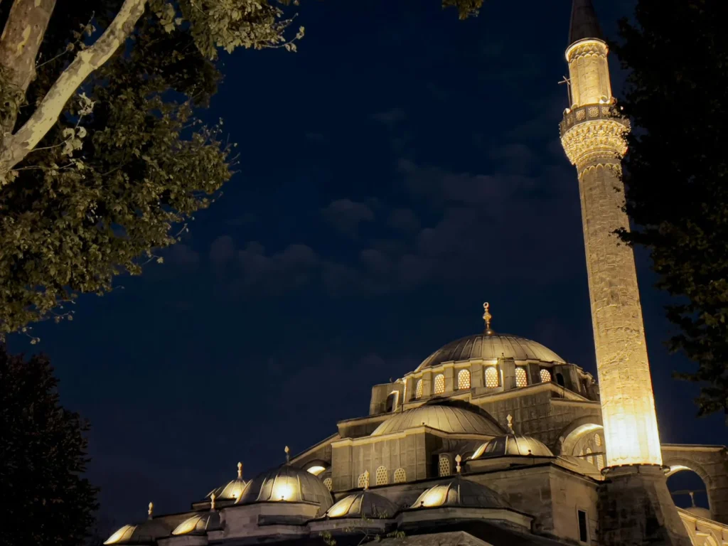 Dini Günler ve Kandiller Takvimi: Anlamları ve Faziletleri