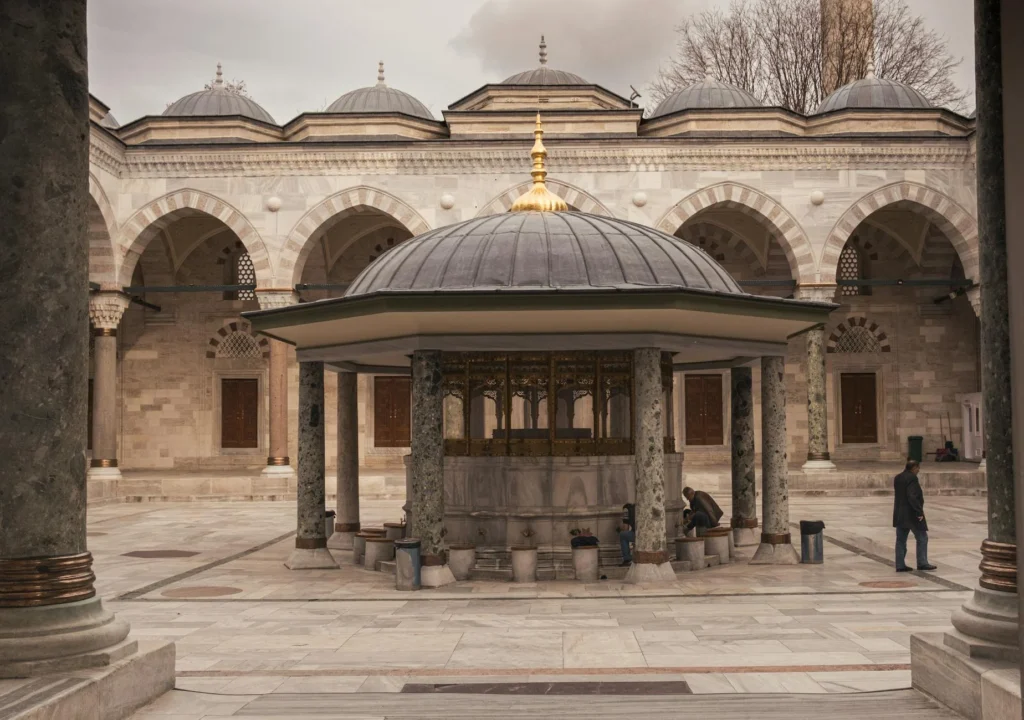 Abdest ve Namazda Sık Yapılan Hatalar: Doğru İbadet İçin Önemli Bilgiler