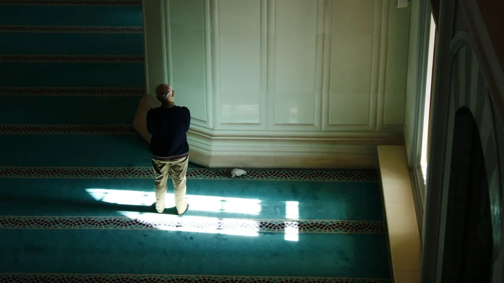 Namaz Kılavuzu: Adım Adım Doğru Namaz Nasıl Kılınır ve Hikmetleri Nelerdir?