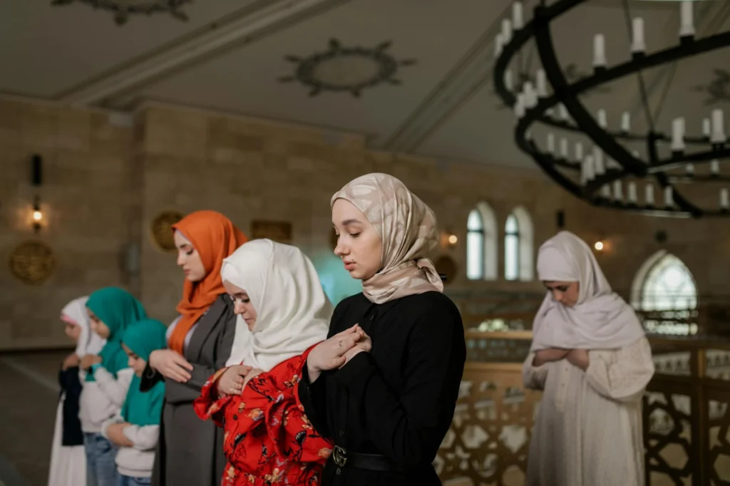 Namaz Kılavuzu: Adım Adım Doğru Namaz Nasıl Kılınır ve Hikmetleri Nelerdir?