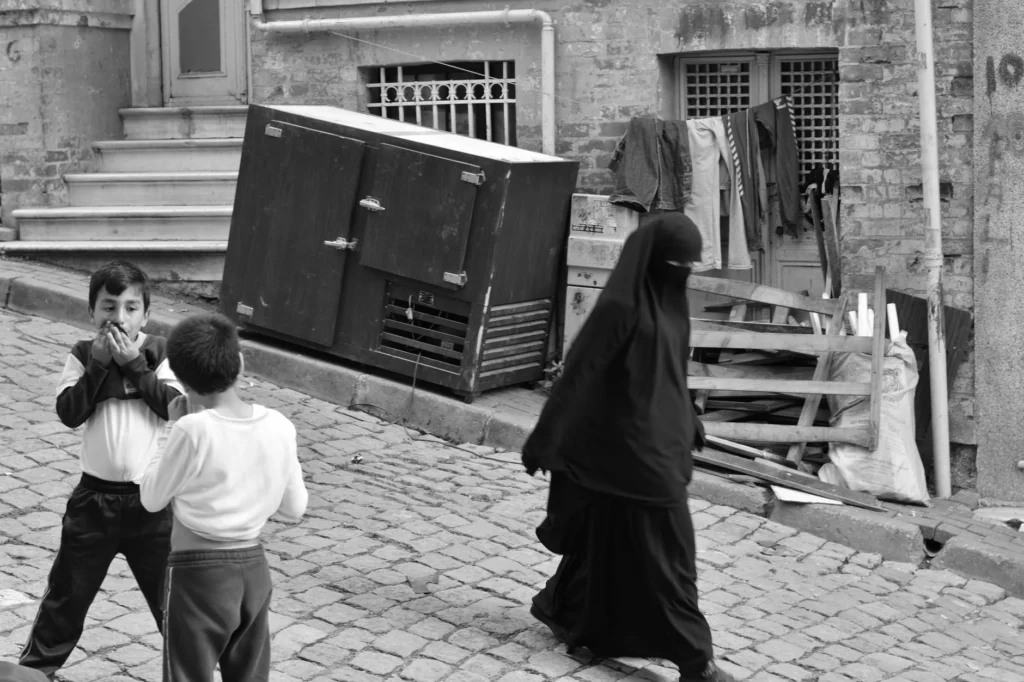 İslam'da Çocuk Eğitimi: Sevgi, Saygı ve Değerleri Aşılamak