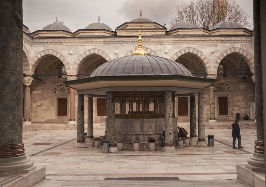 İslam'da Abdest ve Namaz: Temel Bilgiler ve Uygulama Kılavuzu