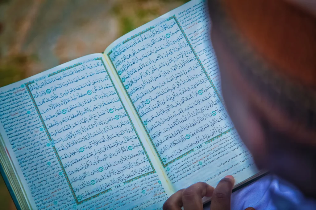 Kur'an-ı Kerim'i Anlamak: Müminler İçin Tefekkür Rehberi