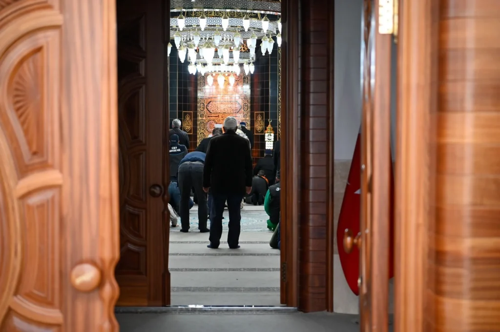 Namaz Kılarken Dikkat Edilmesi Gerekenler: Huzurlu Bir İbadet İçin İpuçları