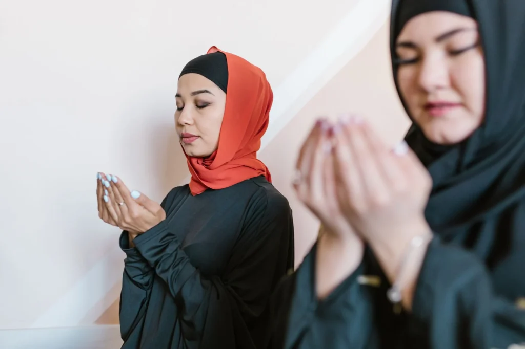 Günlük Dualar ve Zikirler: Kalbi Huzura Erdiren Manevi Pratikler