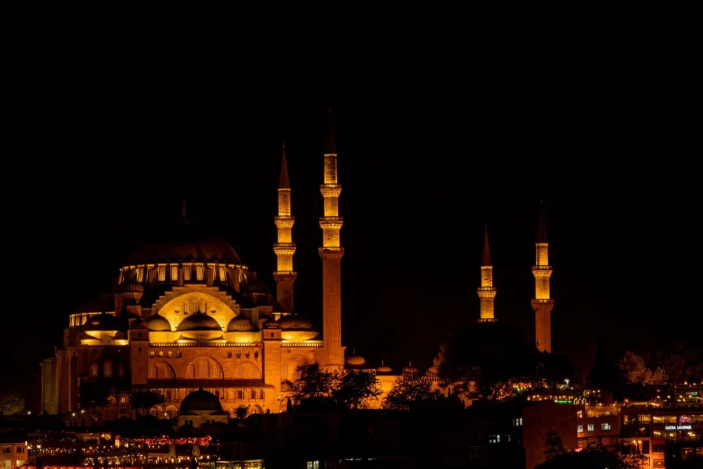 Mübarek Günler ve Geceler: Kandillerin ve Dini Bayramların Anlamı