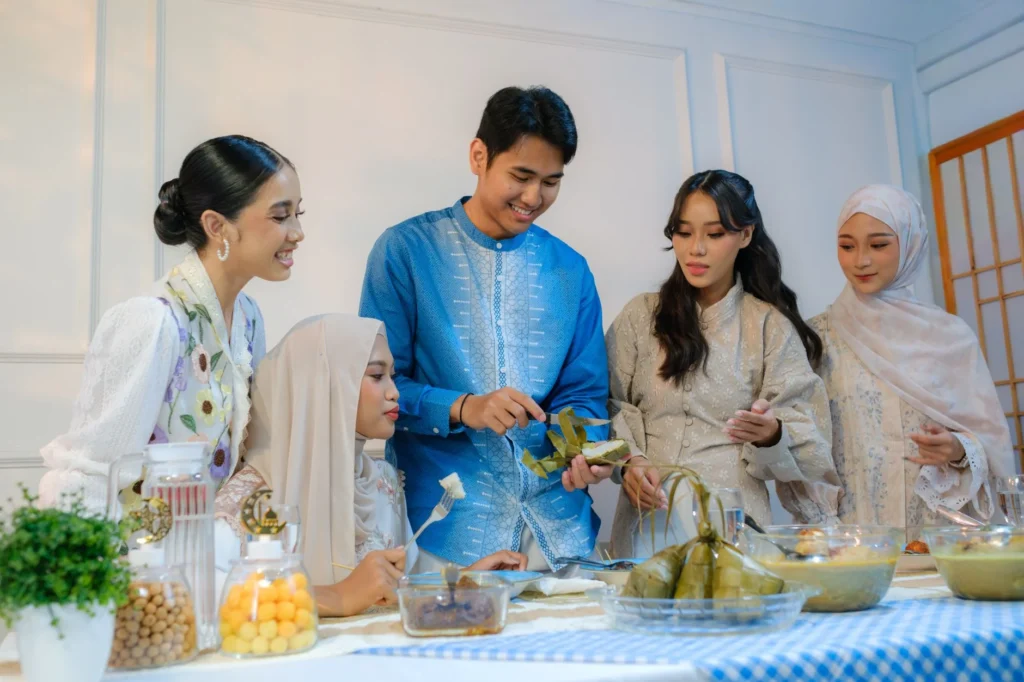 Müslümanın Sosyal Hayatta Örnek Davranışları: Adab-ı Muaşeret