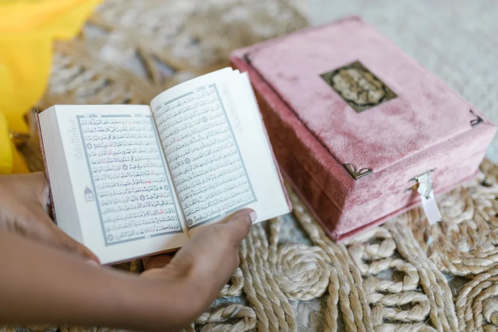 Kur'an Okumaya Nasıl Başlanır? Yeni Başlayanlar İçin Rehber ve Okuma İpuçları
