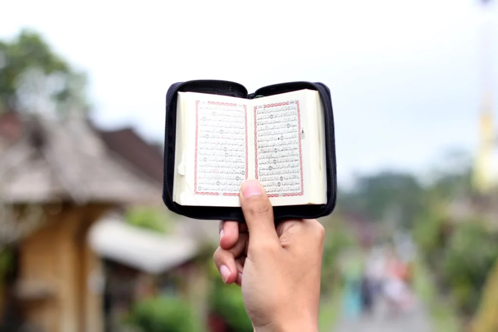 Kur'an Okumaya Başlama Rehberi: Anlamak ve Yaşamak İçin Adımlar